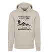 UNTERSCHÄTZE NIEMALS EINE FRAU MIT EINEM WANDERSTOCK- Unisex Premium Organic Hoodie