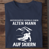 UNTERSCHÄTZE NIEMALS EINEN ALTEN MANN AUF SKIERN - Herren Bio-Baumwolle T-Shirt
