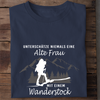 UNTERSCHÄTZE NIEMALS EINE ALTE FRAU MIT EINEM WANDERSTOCK - Damen Bio-Baumwolle T-Shirt