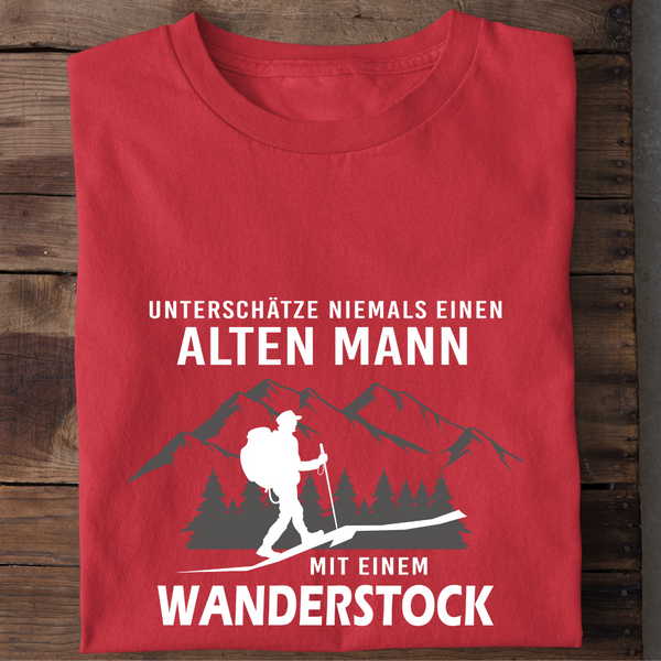 UNTERSCHÄTZE NIEMALS EINEN ALTEN MANN MIT EINEM WANDERSTOCK - Herren Bio-Baumwolle T-Shirt
