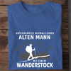 UNTERSCHÄTZE NIEMALS EINEN ALTEN MANN MIT EINEM WANDERSTOCK - Herren Bio-Baumwolle T-Shirt