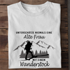UNTERSCHÄTZE NIEMALS EINE ALTE FRAU MIT EINEM WANDERSTOCK - Damen Bio-Baumwolle T-Shirt